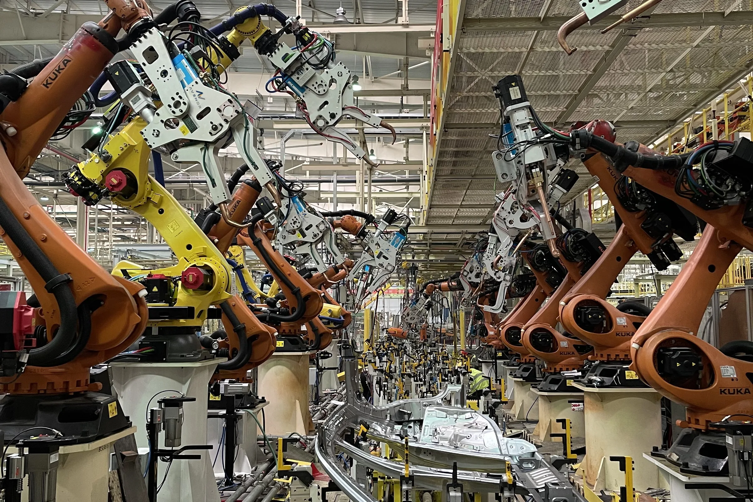 Robot welding line building vehicle bodies